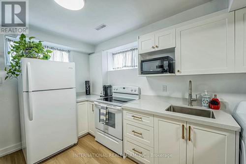 26 Dellbrook Crescent, Toronto, ON - Indoor Photo Showing Kitchen