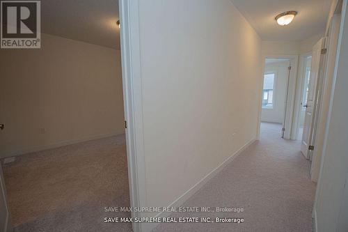 1556 Hilson Heights, Milton, ON - Indoor Photo Showing Other Room