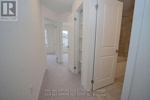 1556 Hilson Heights, Milton, ON - Indoor Photo Showing Other Room