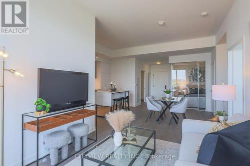 Lph14 - 270 Dufferin Street, Toronto, ON - Indoor Photo Showing Living Room