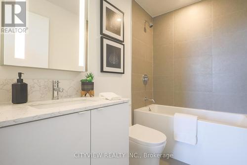 Lph14 - 270 Dufferin Street, Toronto, ON - Indoor Photo Showing Bathroom