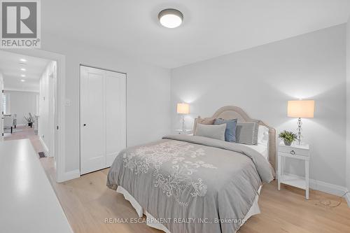 675 Woodview Road, Burlington, ON - Indoor Photo Showing Bedroom