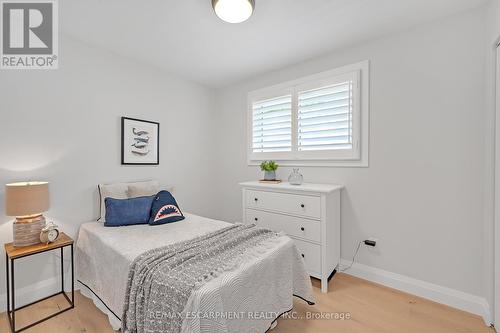 675 Woodview Road, Burlington, ON - Indoor Photo Showing Bedroom