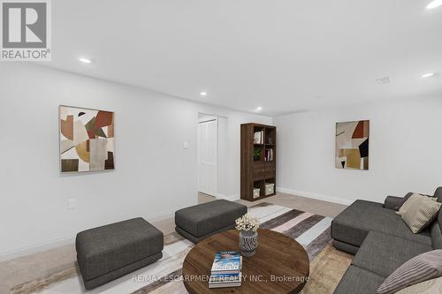 675 Woodview Road, Burlington, ON - Indoor Photo Showing Living Room