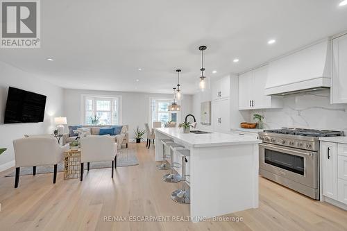 675 Woodview Road, Burlington, ON - Indoor Photo Showing Kitchen With Upgraded Kitchen