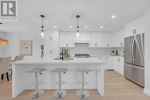 675 Woodview Road, Burlington, ON - Indoor Photo Showing Kitchen With Stainless Steel Kitchen With Upgraded Kitchen