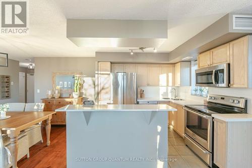 305 - 1140 Parkwest Place S, Mississauga, ON - Indoor Photo Showing Kitchen With Upgraded Kitchen