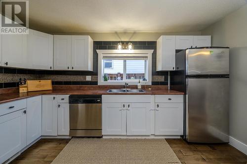 2008 Ross Crescent, Prince George, BC - Indoor Photo Showing Kitchen With Double Sink