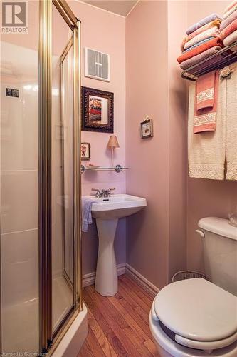 144 Brantdale Avenue, Hamilton, ON - Indoor Photo Showing Bathroom