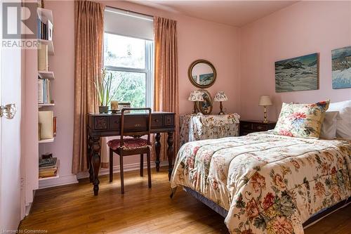 144 Brantdale Avenue, Hamilton, ON - Indoor Photo Showing Bedroom