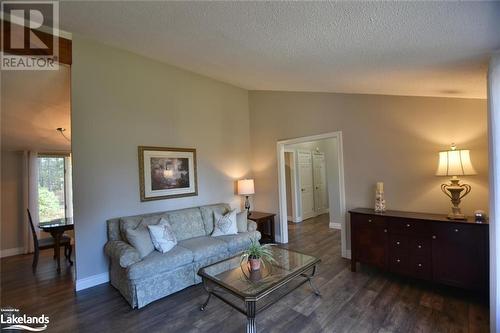 39 Trillium Court, Wasaga Beach, ON - Indoor Photo Showing Living Room