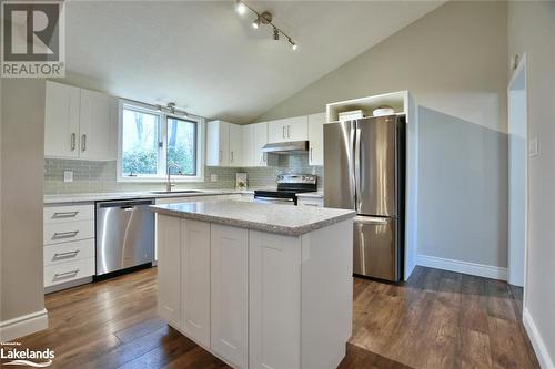 39 Trillium Court, Wasaga Beach, ON - Indoor Photo Showing Kitchen