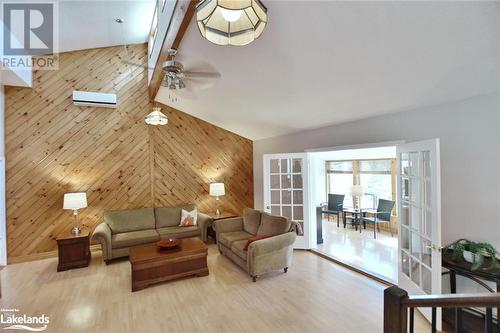 39 Trillium Court, Wasaga Beach, ON - Indoor Photo Showing Living Room