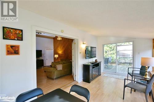 39 Trillium Court, Wasaga Beach, ON - Indoor Photo Showing Living Room