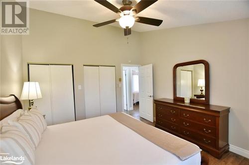 39 Trillium Court, Wasaga Beach, ON - Indoor Photo Showing Bedroom