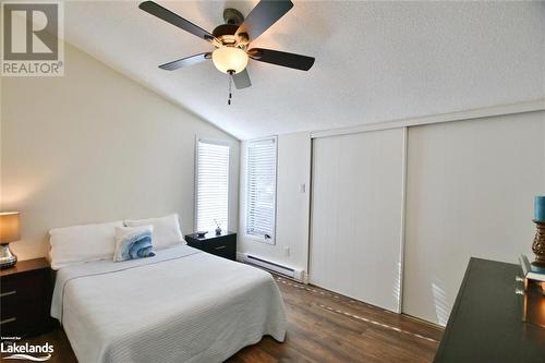 39 Trillium Court, Wasaga Beach, ON - Indoor Photo Showing Bedroom