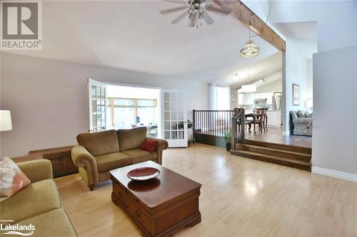 39 Trillium Court, Wasaga Beach, ON - Indoor Photo Showing Living Room