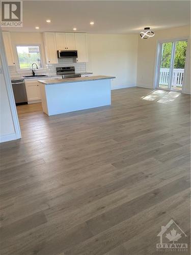 3611 Drummond Con 2 Road, Perth, ON - Indoor Photo Showing Kitchen