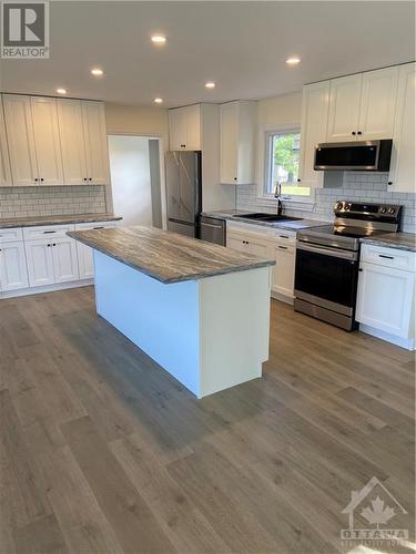 3611 Drummond Con 2 Road, Perth, ON - Indoor Photo Showing Kitchen