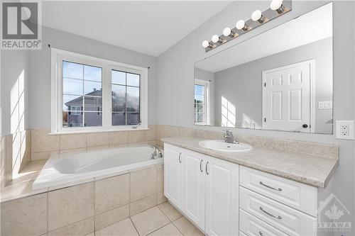 859 Kennacraig Private, Ottawa, ON - Indoor Photo Showing Bathroom