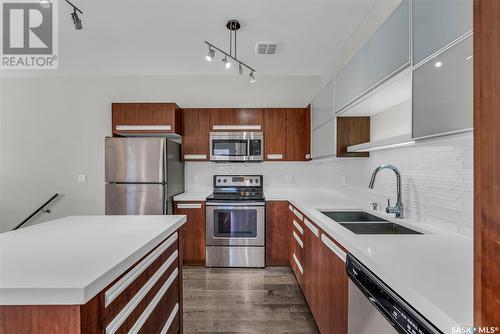 106 2315 Mcclocklin Road, Saskatoon, SK - Indoor Photo Showing Kitchen With Double Sink