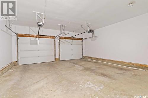 242 Anglin Place, Saskatoon, SK - Indoor Photo Showing Garage