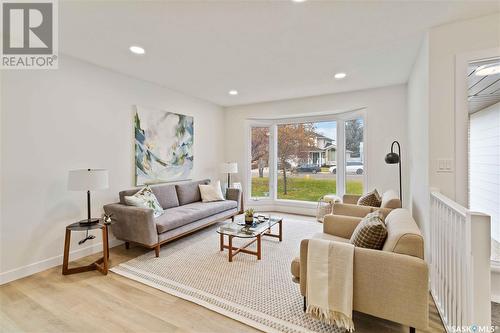 242 Anglin Place, Saskatoon, SK - Indoor Photo Showing Living Room