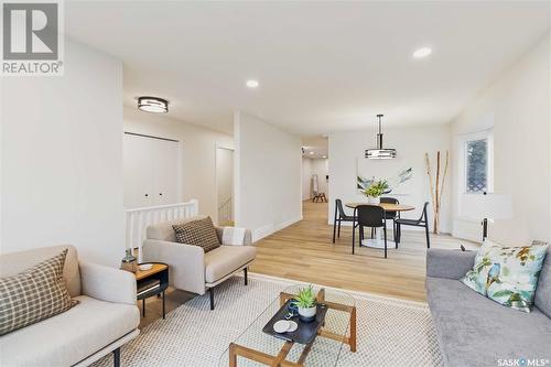 242 Anglin Place, Saskatoon, SK - Indoor Photo Showing Living Room