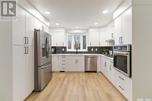 242 Anglin Place, Saskatoon, SK - Indoor Photo Showing Kitchen With Stainless Steel Kitchen With Upgraded Kitchen