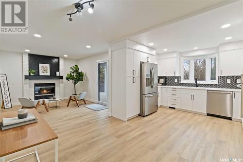 242 Anglin Place, Saskatoon, SK - Indoor Photo Showing Kitchen With Stainless Steel Kitchen With Upgraded Kitchen