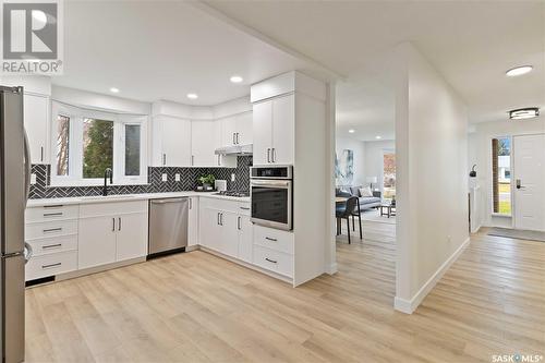 242 Anglin Place, Saskatoon, SK - Indoor Photo Showing Kitchen With Upgraded Kitchen