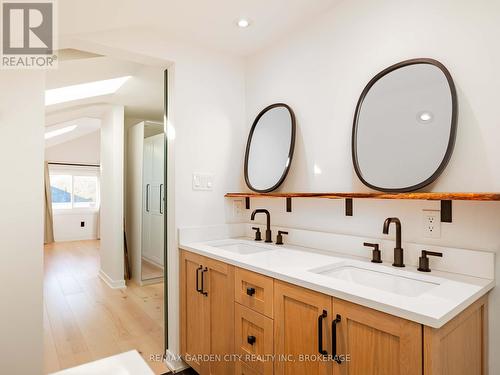 1076 Line Avenue, Pelham (662 - Fonthill), ON - Indoor Photo Showing Bathroom