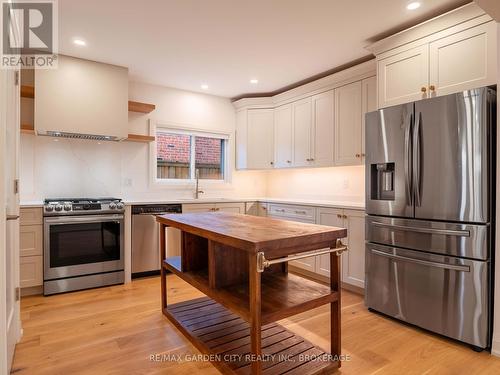 1076 Line Avenue, Pelham (662 - Fonthill), ON - Indoor Photo Showing Kitchen