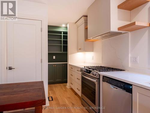 1076 Line Avenue, Pelham (662 - Fonthill), ON - Indoor Photo Showing Kitchen