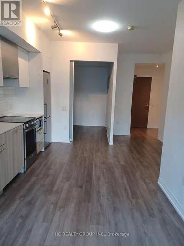 928 - 251 Jarvis Street, Toronto, ON - Indoor Photo Showing Kitchen