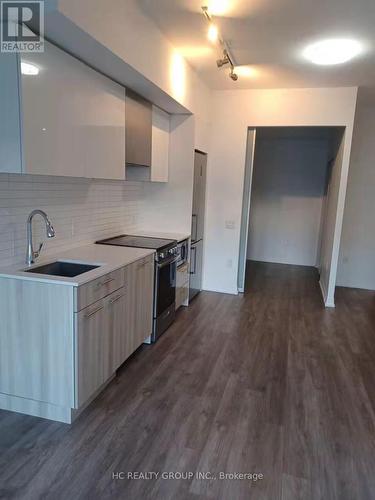 928 - 251 Jarvis Street, Toronto, ON - Indoor Photo Showing Kitchen