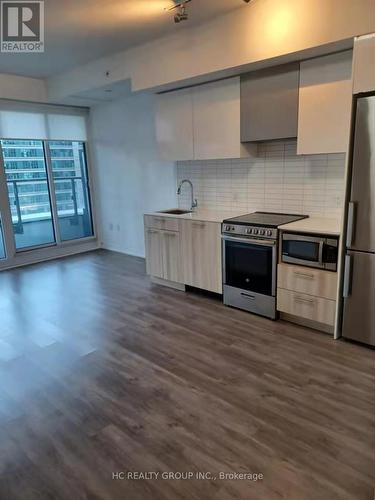 928 - 251 Jarvis Street, Toronto, ON - Indoor Photo Showing Kitchen With Upgraded Kitchen