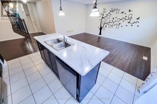 82 Reichert Court, Milton, ON - Indoor Photo Showing Kitchen With Double Sink