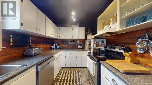 359 Ketchankookem Trail, Mindemoya, Manitoulin Island, ON - Indoor Photo Showing Kitchen