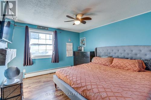 315 Burns Street, Strathroy-Caradoc (Sw), ON - Indoor Photo Showing Bedroom