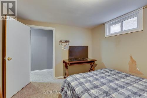 315 Burns Street, Strathroy-Caradoc (Sw), ON - Indoor Photo Showing Bedroom