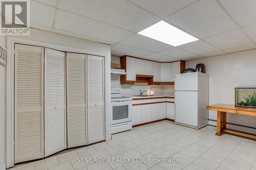 315 Burns Street, Strathroy-Caradoc (Sw), ON - Indoor Photo Showing Kitchen