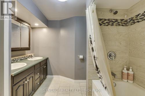 315 Burns Street, Strathroy-Caradoc (Sw), ON - Indoor Photo Showing Bathroom