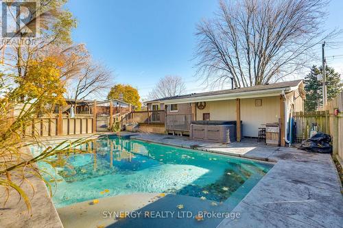 315 Burns Street, Strathroy-Caradoc (Sw), ON - Outdoor With In Ground Pool