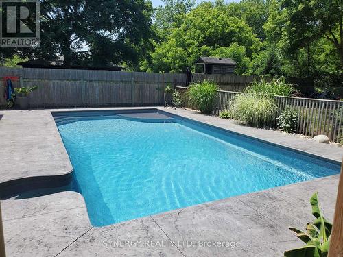 315 Burns Street, Strathroy-Caradoc (Sw), ON - Outdoor With In Ground Pool With Backyard