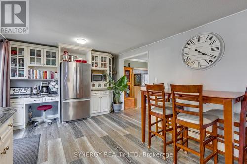 315 Burns Street, Strathroy-Caradoc (Sw), ON - Indoor Photo Showing Dining Room