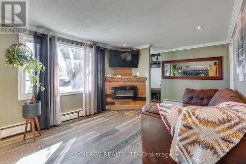 315 Burns Street, Strathroy-Caradoc (Sw), ON - Indoor Photo Showing Living Room With Fireplace