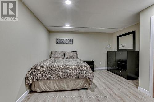 263 Greenwood Avenue, London, ON - Indoor Photo Showing Bedroom