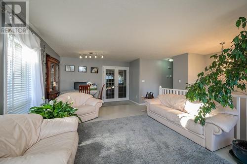 6733 Checkley Road, Prince George, BC - Indoor Photo Showing Living Room