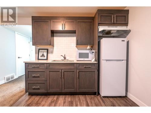 302 6798 Westgate Avenue, Prince George, BC - Indoor Photo Showing Kitchen